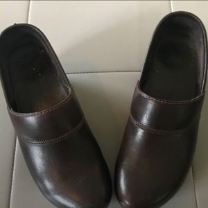 🍁 DANSCO Clogs Brown